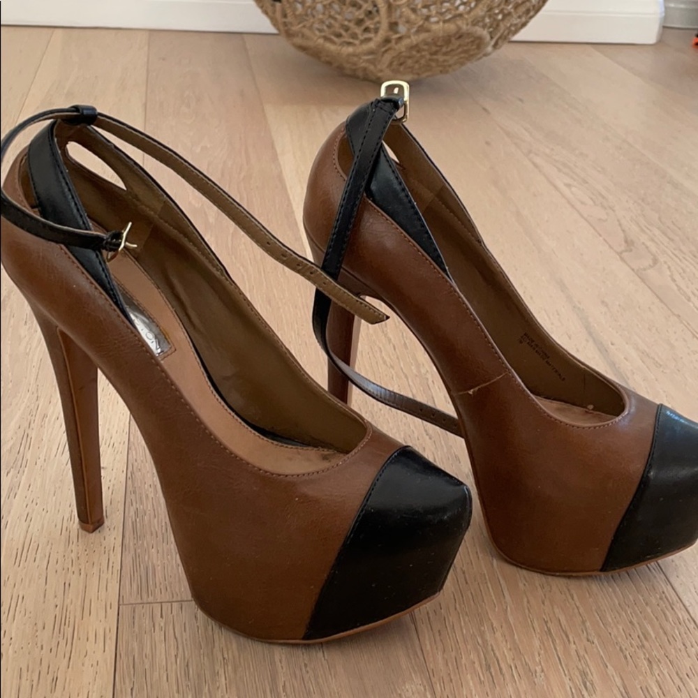 H by Halston Melanie black/tan platform pump